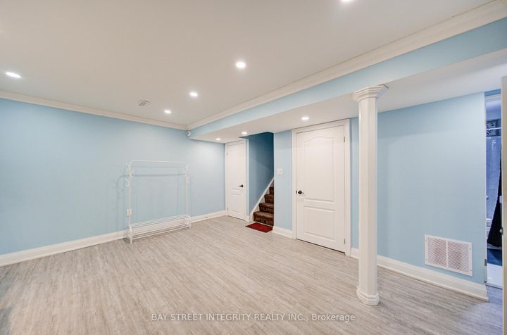 Photo 32 at 107 Autumn Glen Circle, Clairville, Toronto