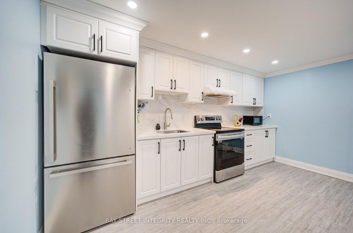 Photo 33 at 107 Autumn Glen Circle, Clairville, Toronto