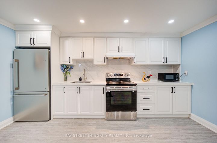 Photo 34 at 107 Autumn Glen Circle, Clairville, Toronto