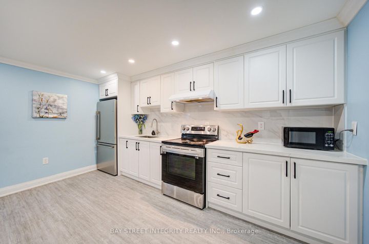 Photo 35 at 107 Autumn Glen Circle, Clairville, Toronto