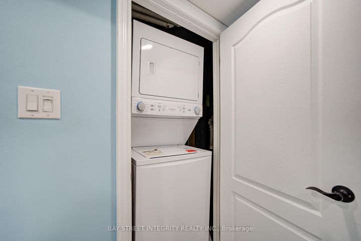 Photo 36 at 107 Autumn Glen Circle, Clairville, Toronto