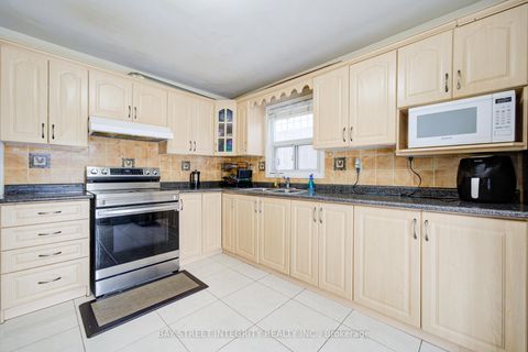 Photo 9 at 107 Autumn Glen Circle, Clairville, Toronto