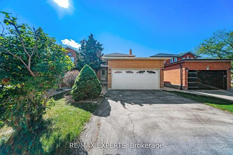 Photo 2 at 47 Velvet Crescent, East Woodbridge, Vaughan