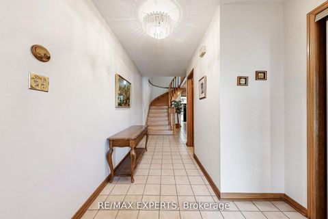 Photo 7 at 47 Velvet Crescent, East Woodbridge, Vaughan