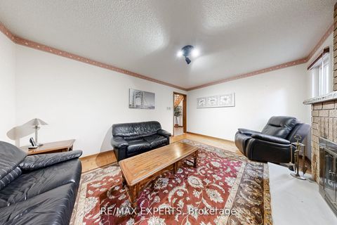 Photo 12 at 47 Velvet Crescent, East Woodbridge, Vaughan