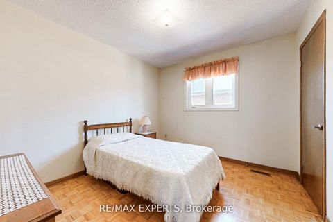 Photo 33 at 47 Velvet Crescent, East Woodbridge, Vaughan