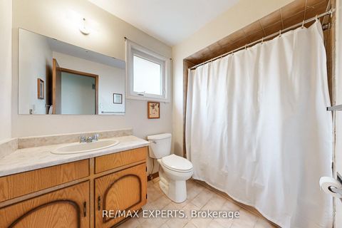 Photo 36 at 47 Velvet Crescent, East Woodbridge, Vaughan