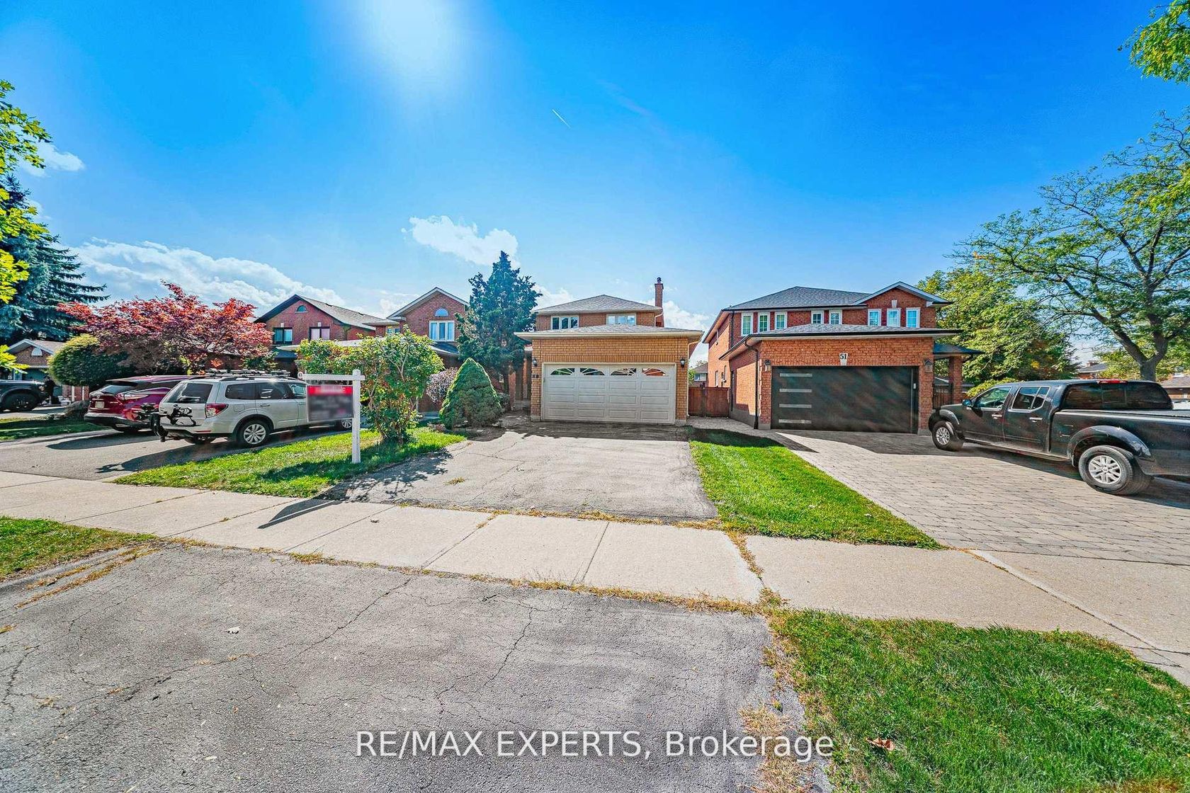 47 Velvet Crescent, East Woodbridge, Vaughan photo number 2