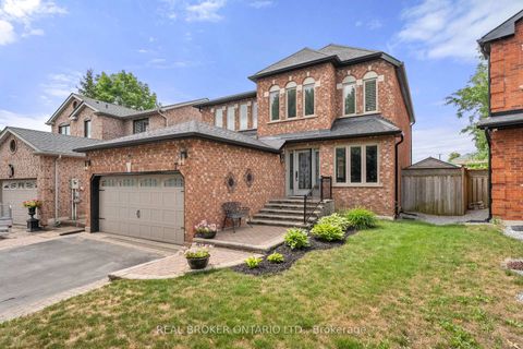 Photo 1 at 7 Mahogany Court, Aurora Highlands, Aurora