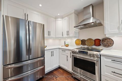 Photo 5 at 7 Mahogany Court, Aurora Highlands, Aurora