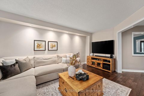 Photo 10 at 7 Mahogany Court, Aurora Highlands, Aurora