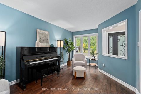 Photo 13 at 7 Mahogany Court, Aurora Highlands, Aurora