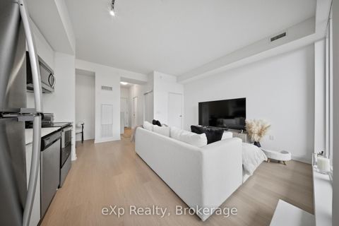 Photo 10 at 209 - 859 The Queensway, Queensway, Toronto