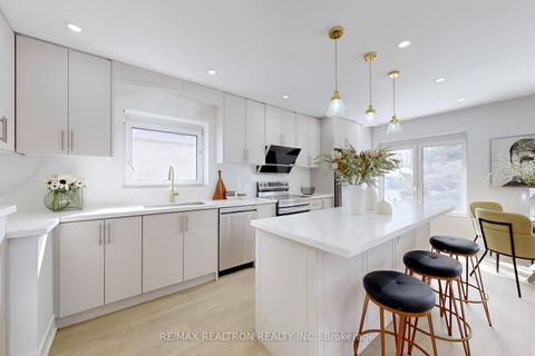 Photo 8 at 53 Fairglen Avenue, L'Amoreaux, Toronto