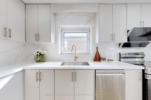 Photo 12 at 53 Fairglen Avenue, L'Amoreaux, Toronto