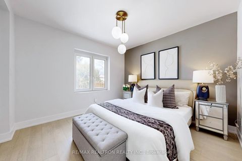 Photo 19 at 53 Fairglen Avenue, L'Amoreaux, Toronto
