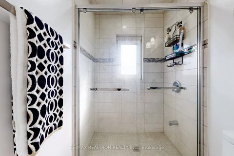 Photo 22 at 53 Fairglen Avenue, L'Amoreaux, Toronto