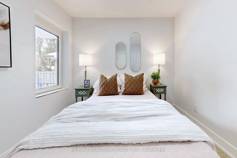 Photo 23 at 53 Fairglen Avenue, L'Amoreaux, Toronto