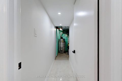 Photo 42 at 53 Fairglen Avenue, L'Amoreaux, Toronto