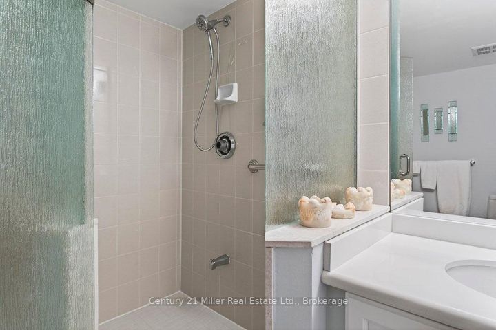 Photo 32 at 1605 - 1276 Maple Crossing Boulevard, Brant, Burlington