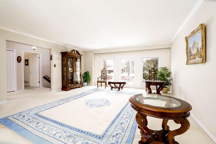 Photo 2 at 9 Eastlea Crescent, L'Amoreaux, Toronto