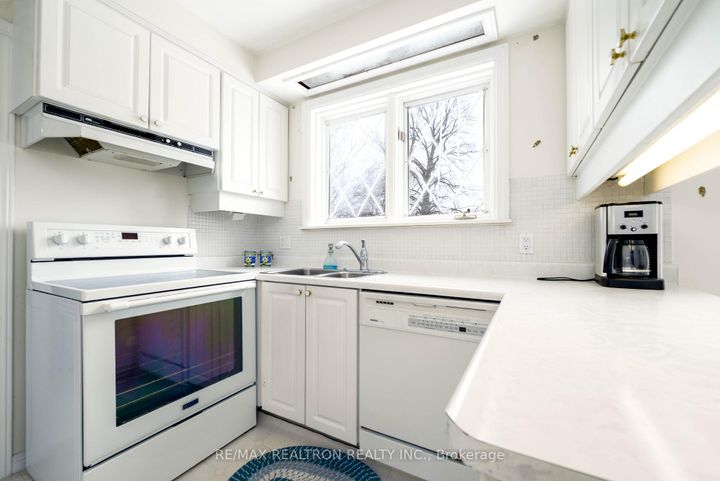 Photo 8 at 9 Eastlea Crescent, L'Amoreaux, Toronto