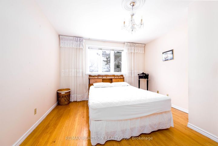 Photo 13 at 9 Eastlea Crescent, L'Amoreaux, Toronto