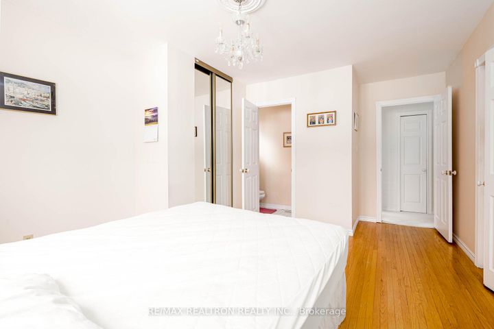 Photo 14 at 9 Eastlea Crescent, L'Amoreaux, Toronto