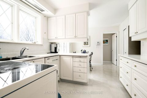 Photo 7 at 9 Eastlea Crescent, L'Amoreaux, Toronto