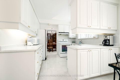 Photo 9 at 9 Eastlea Crescent, L'Amoreaux, Toronto