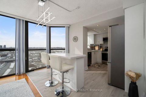 Photo 13 at 1607 - 4235 Sherwoodtowne Boulevard, City Centre, Mississauga