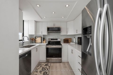 Photo 18 at 1607 - 4235 Sherwoodtowne Boulevard, City Centre, Mississauga