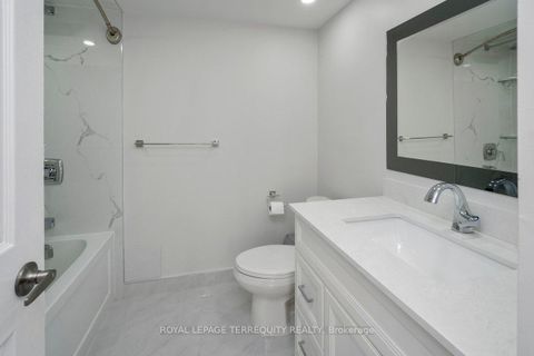 Photo 27 at 1607 - 4235 Sherwoodtowne Boulevard, City Centre, Mississauga