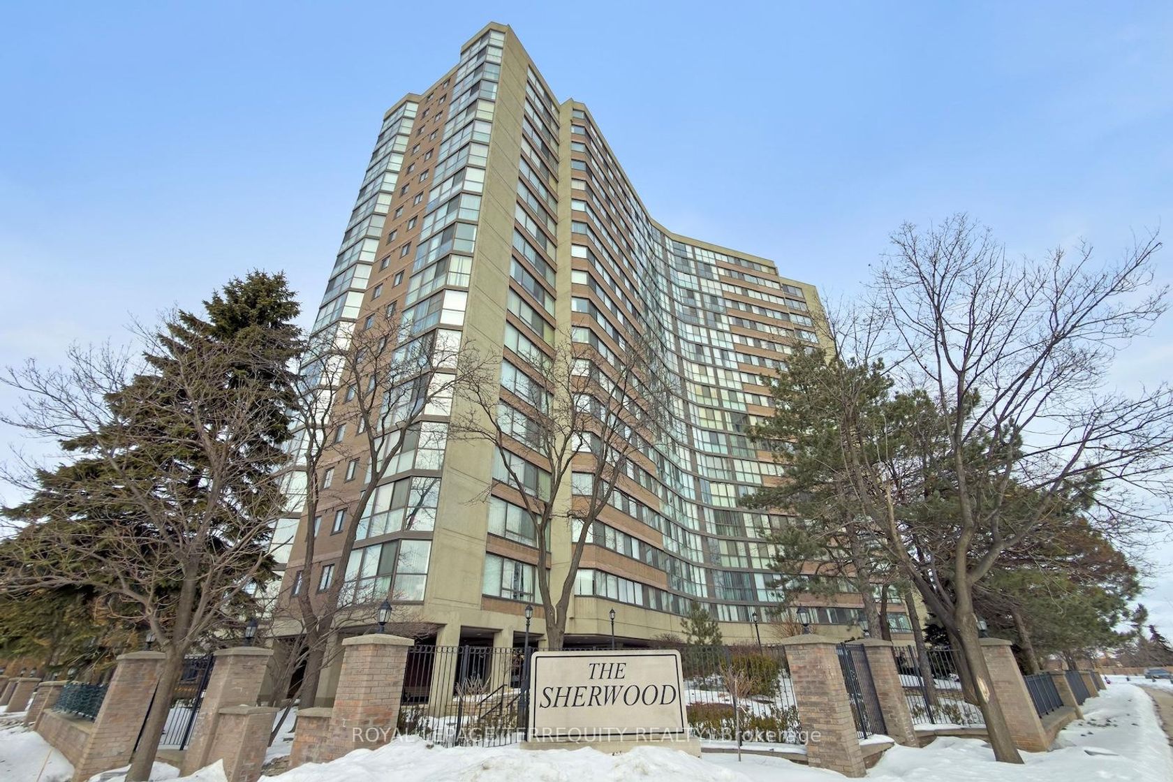 1607 - 4235 Sherwoodtowne Boulevard, City Centre, Mississauga by Loree Meneguzzi Real Estate 1607 - 4235 Sherwoodtowne Boulevard, City Centre, Mississauga