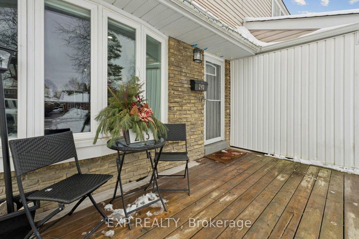 Photo 2 at 243 Coventry Court, Eastdale, Oshawa