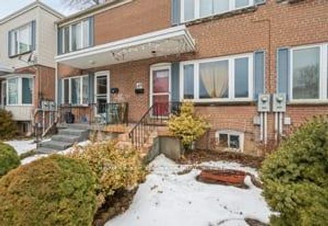 Photo 2 at 49 - 740 Kennedy Road, Ionview, Toronto