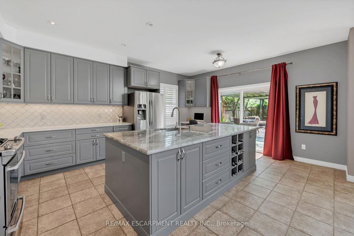 Photo 7 at 4 Moonstone Court, Gurnett, Hamilton