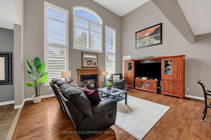 Photo 11 at 4 Moonstone Court, Gurnett, Hamilton