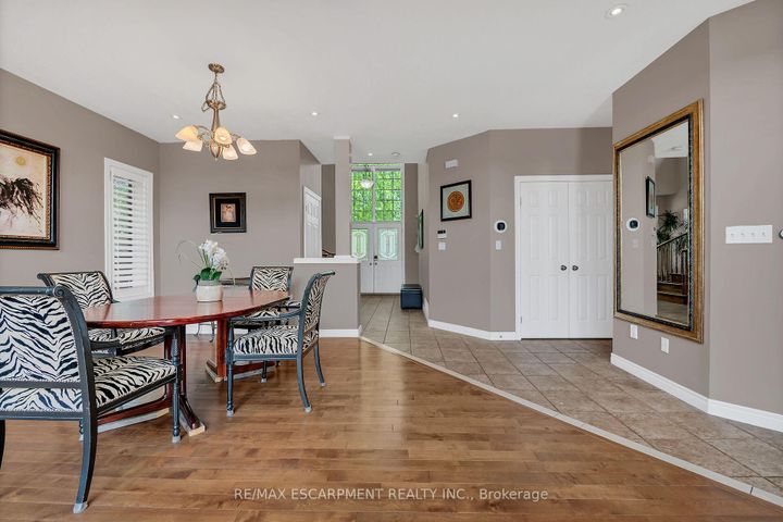 Photo 14 at 4 Moonstone Court, Gurnett, Hamilton