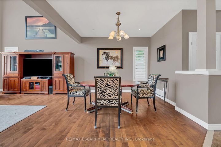 Photo 15 at 4 Moonstone Court, Gurnett, Hamilton