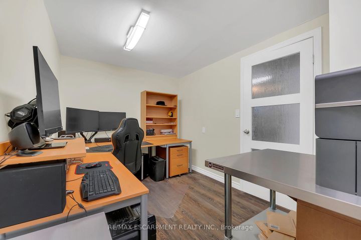 Photo 18 at 4 Moonstone Court, Gurnett, Hamilton