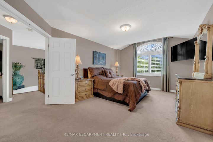 Photo 21 at 4 Moonstone Court, Gurnett, Hamilton