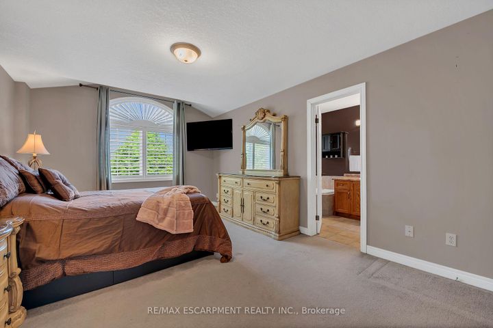 Photo 23 at 4 Moonstone Court, Gurnett, Hamilton