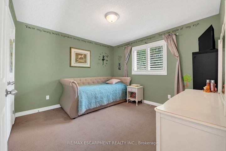 Photo 26 at 4 Moonstone Court, Gurnett, Hamilton