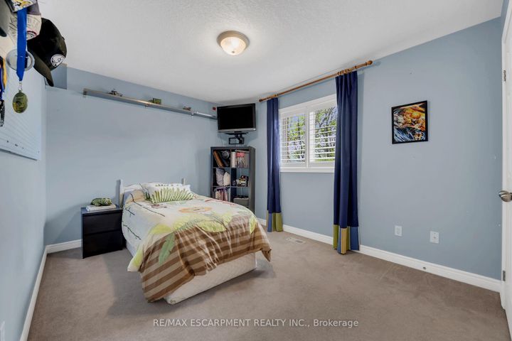 Photo 27 at 4 Moonstone Court, Gurnett, Hamilton