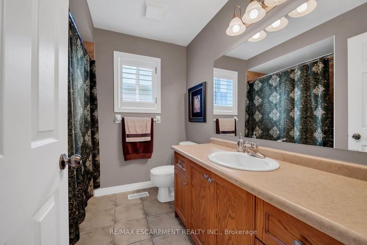 Photo 28 at 4 Moonstone Court, Gurnett, Hamilton