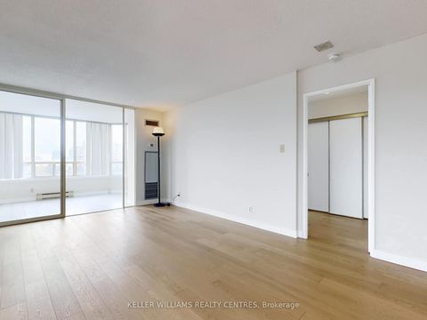 Photo 2 at 819 - 32 Clarissa Drive, Harding, Richmond Hill