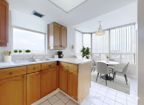 Photo 3 at 819 - 32 Clarissa Drive, Harding, Richmond Hill