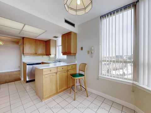 Photo 4 at 819 - 32 Clarissa Drive, Harding, Richmond Hill