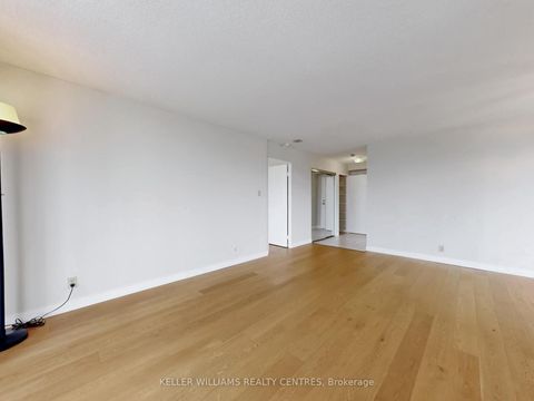 Photo 5 at 819 - 32 Clarissa Drive, Harding, Richmond Hill